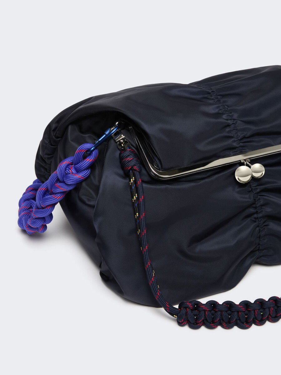 bolso pasticcino extra grande de gabardina técnica - ultramarine