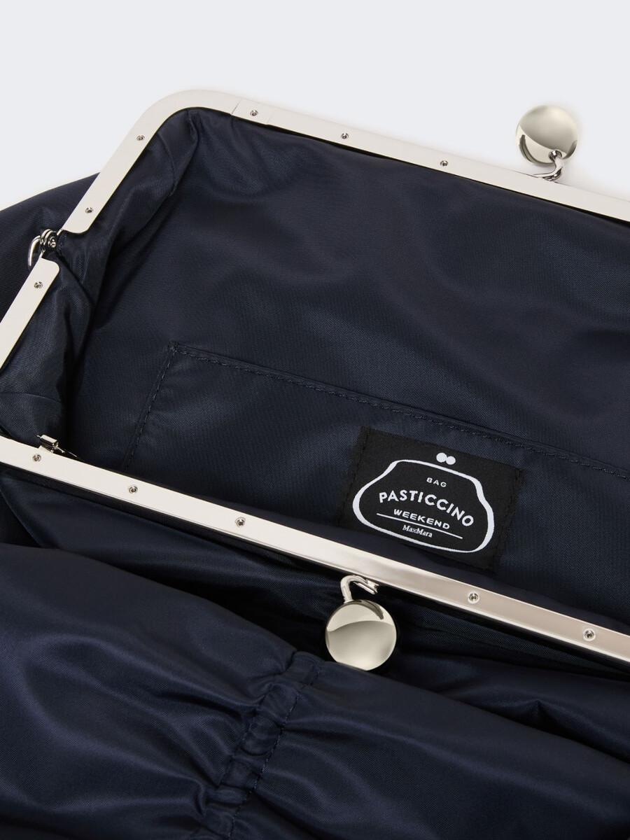 bolso pasticcino extra grande de gabardina técnica - ultramarine