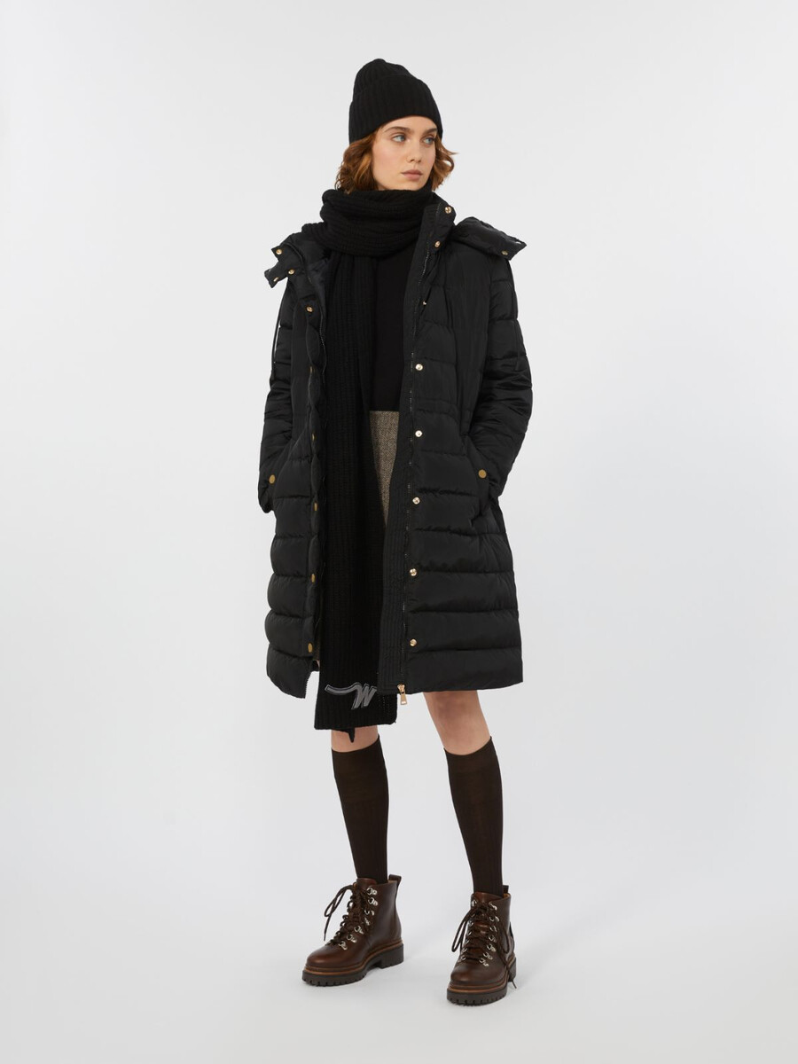 chaqueta de plumas de corte entallado de tafetán impermeable - negro