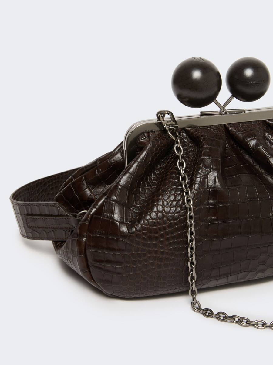 bolso pasticcino mediano de piel con estampado de cocodrilo - marrÓn oscuro