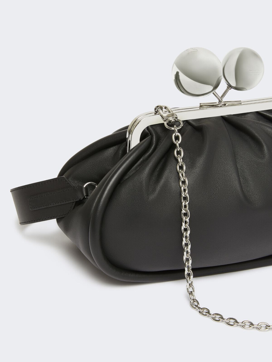 bolso pasticcino mediano en piel napa brillante - negro