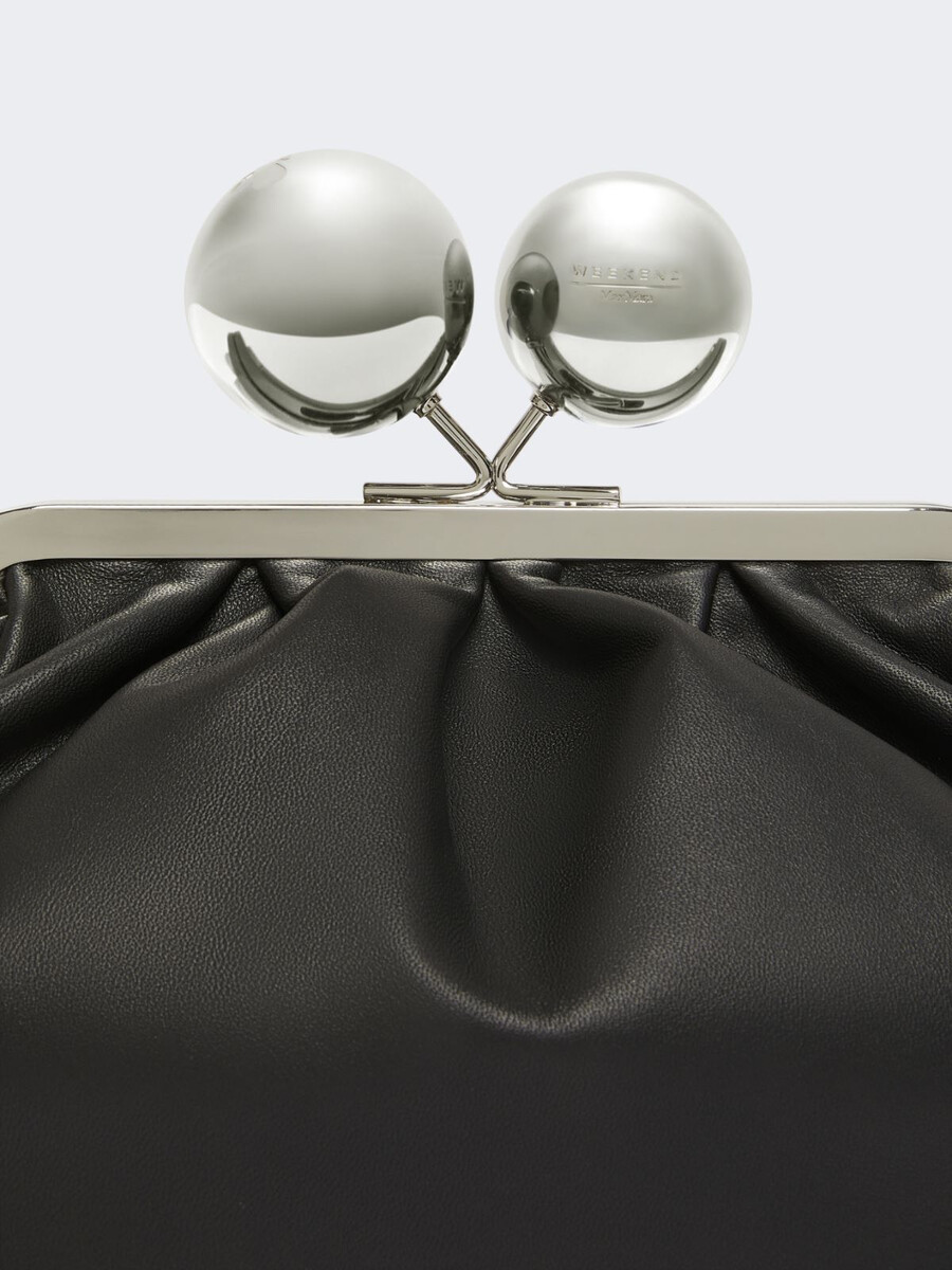 bolso pasticcino mediano en piel napa brillante - negro