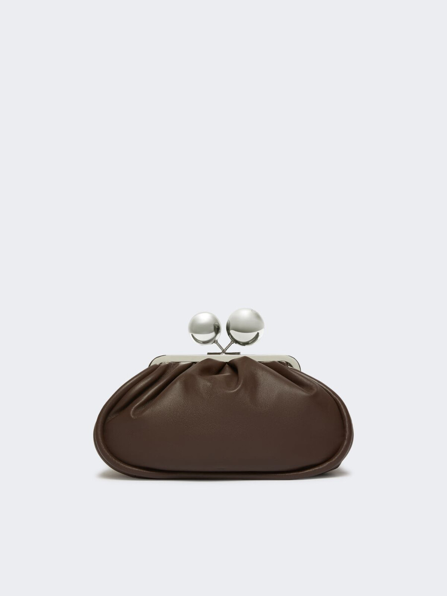 bolso pasticcino mediano en piel napa brillante - marrÓn