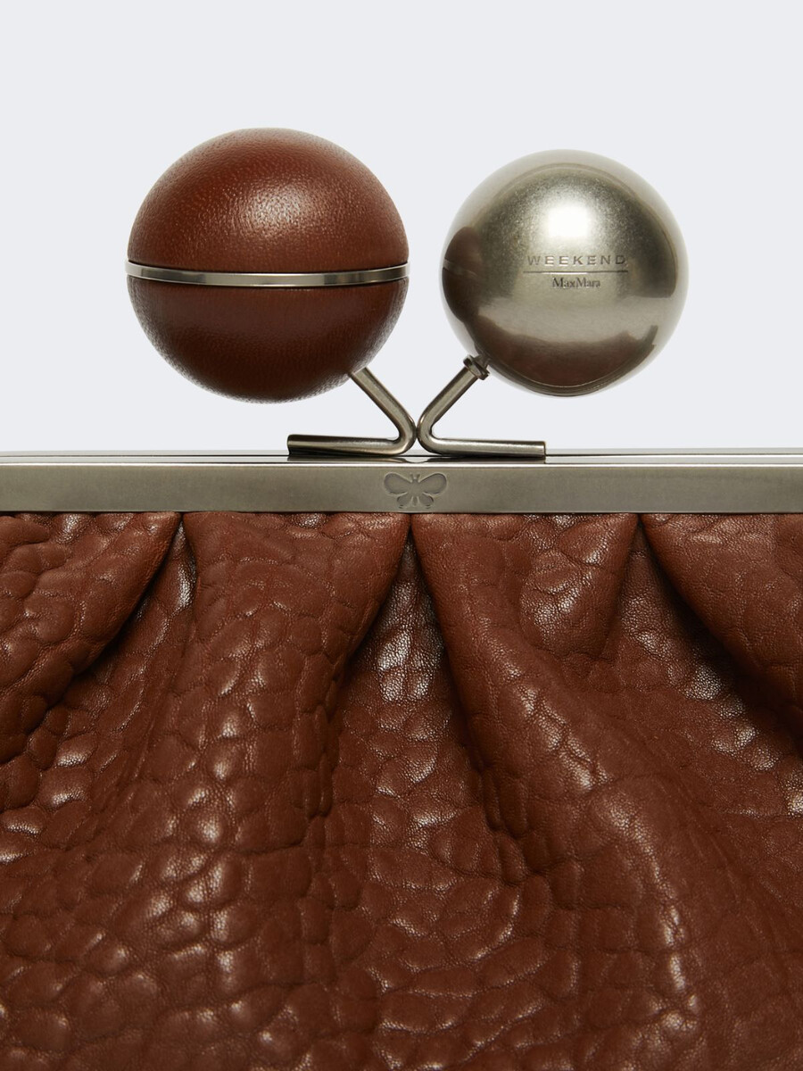 bolso pasticcino mediano en piel napa - tabaco