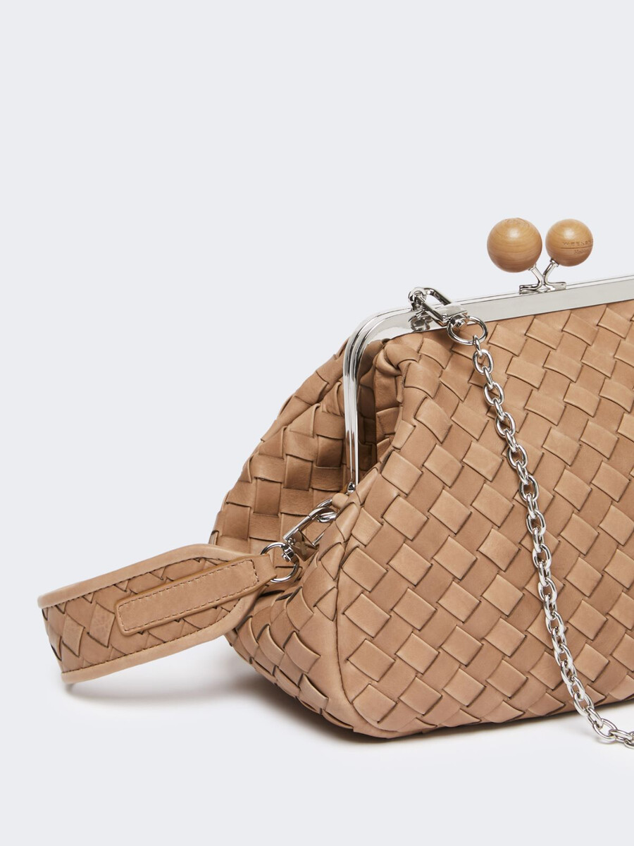 bolso pasticcino mediano de piel tejida - marrÓn avellana