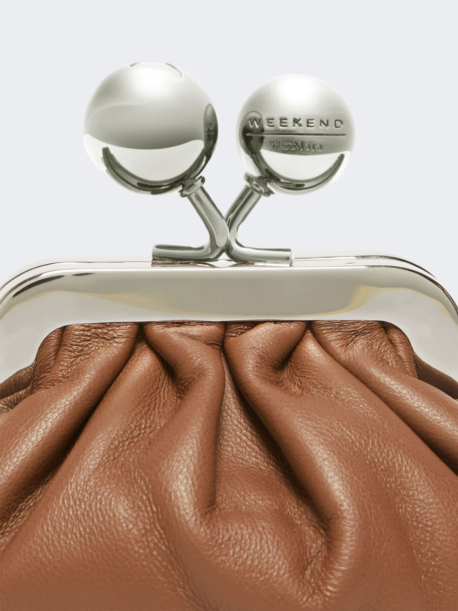 bolso nano pasticcino de piel de oveja napa - tabaco