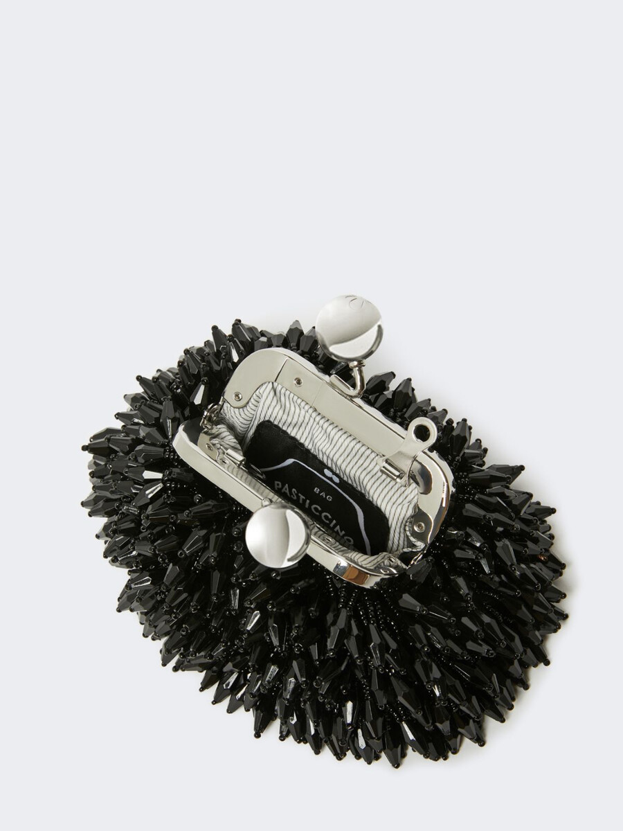 mini bolso pasticcino de satén con pedrería - gris oscuro