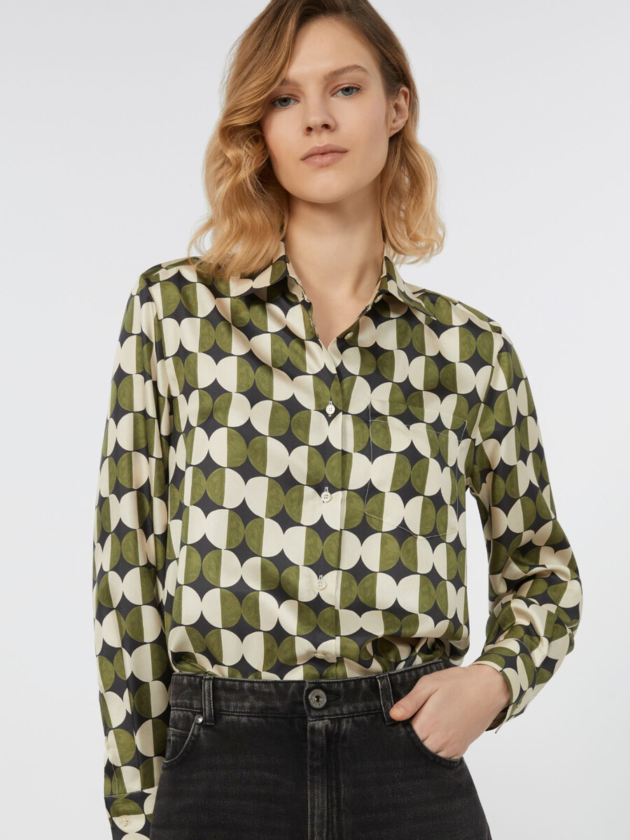 camisa de sarga estampada - negra